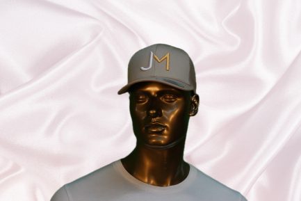 Beige JM trucker cap (wit/goud)