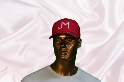 Rode JM trucker cap (wit logo)